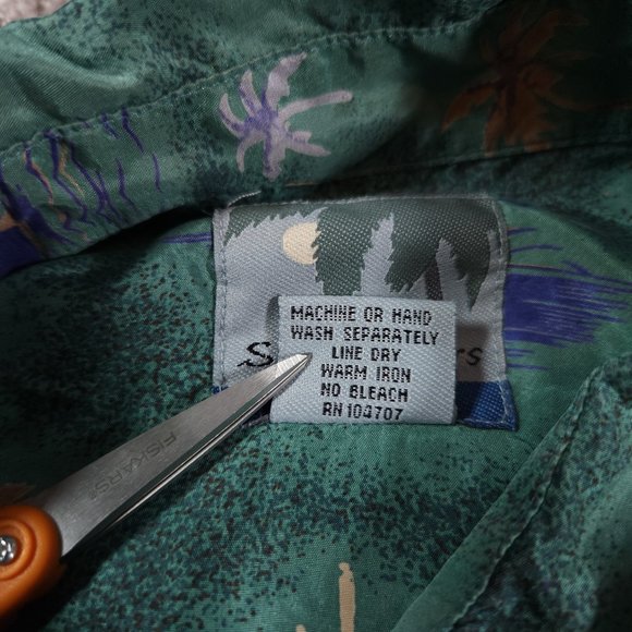 Silk Traders Button Shirt Mens Medium 100% Silk Short Sleeve Hawaiian Pocket - Picture 8 of 14